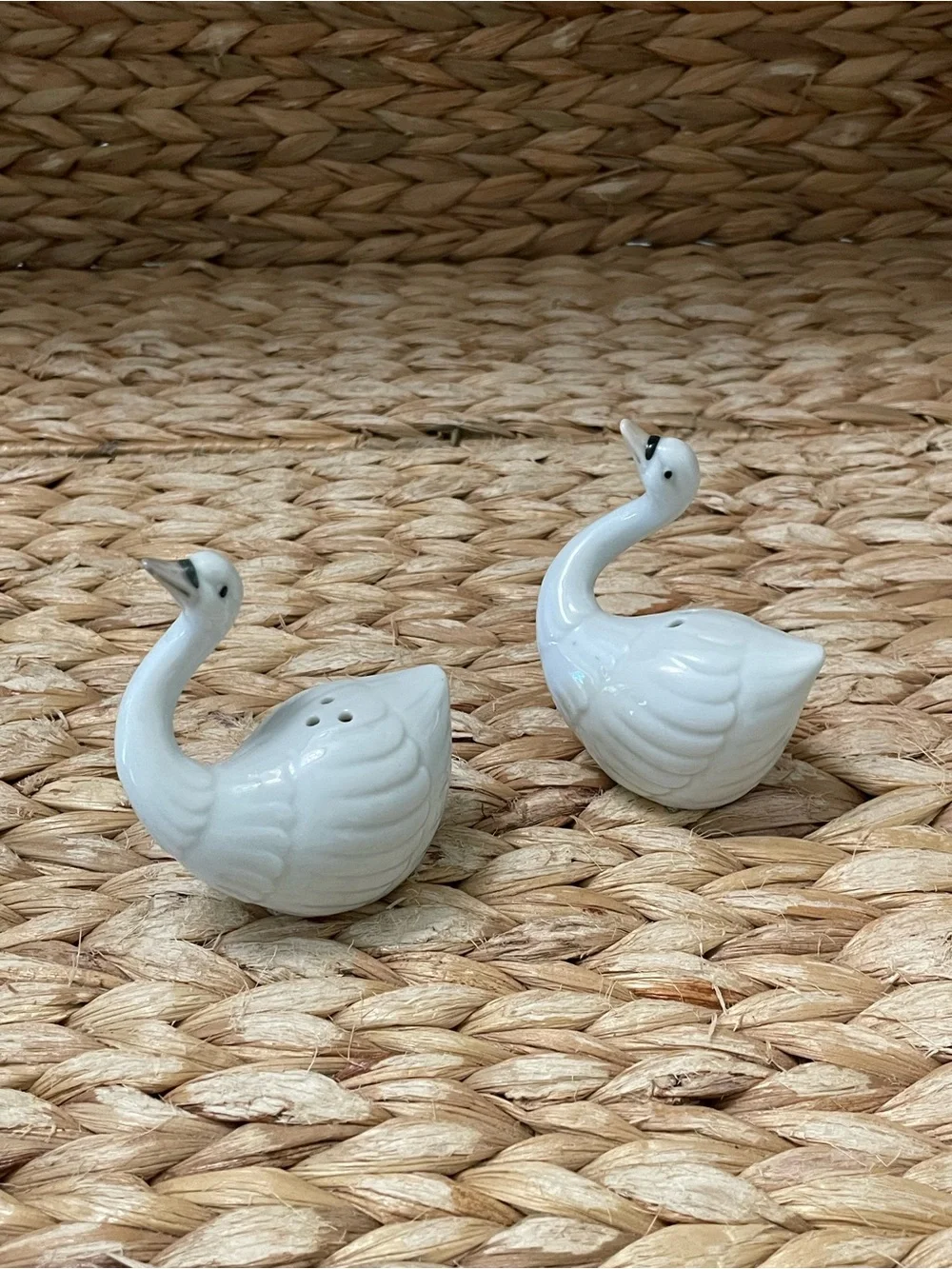 Vintage Norcrest White Ceramic Salt and Pepper‎ Swans Made in Korea 3”